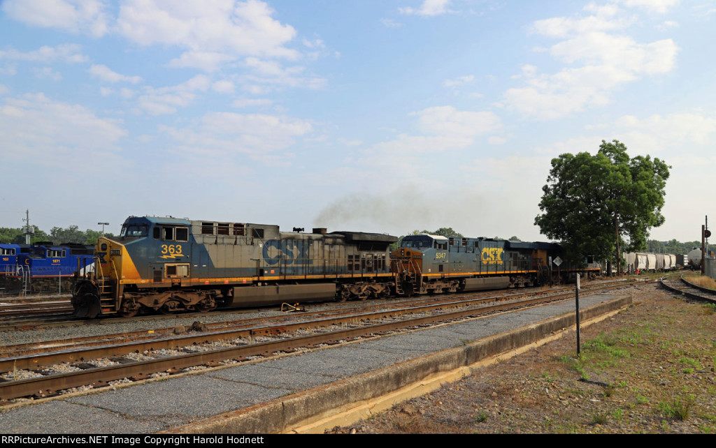CSX 363 leads train L619-11 as it builds its train 